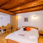 11 Stars Apartments