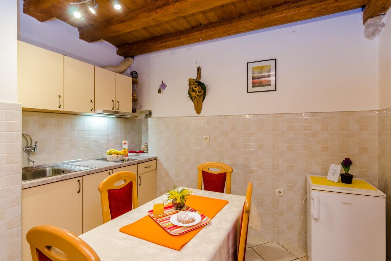 11 Stars Apartment