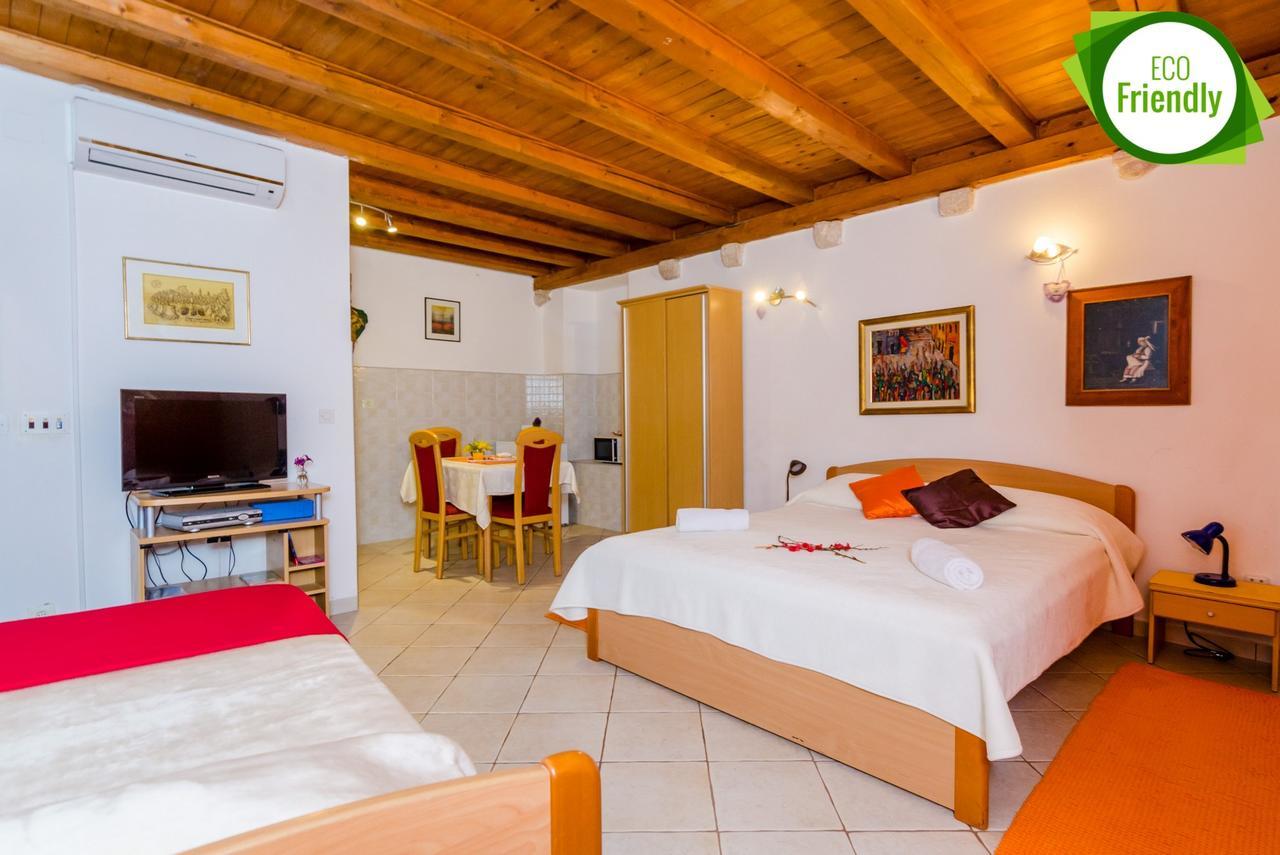 11 Stars Apartment